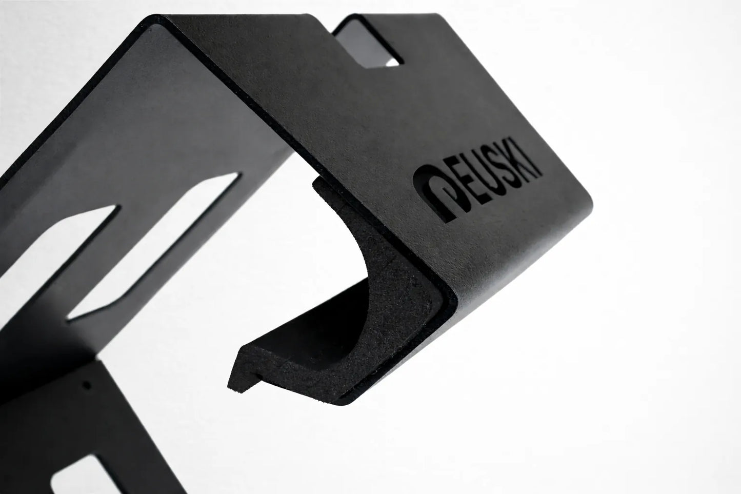 Soporte de pared para bicis, color negro, detalle superior